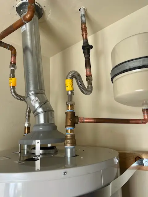 Water heater installation and plumbing repair in Charbonneau